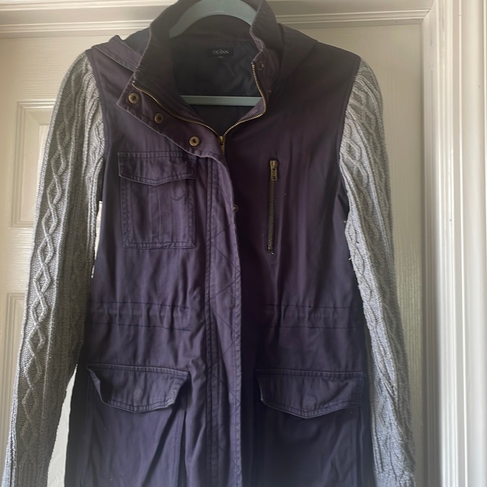 Lightweight jacket with sweater sleeves
